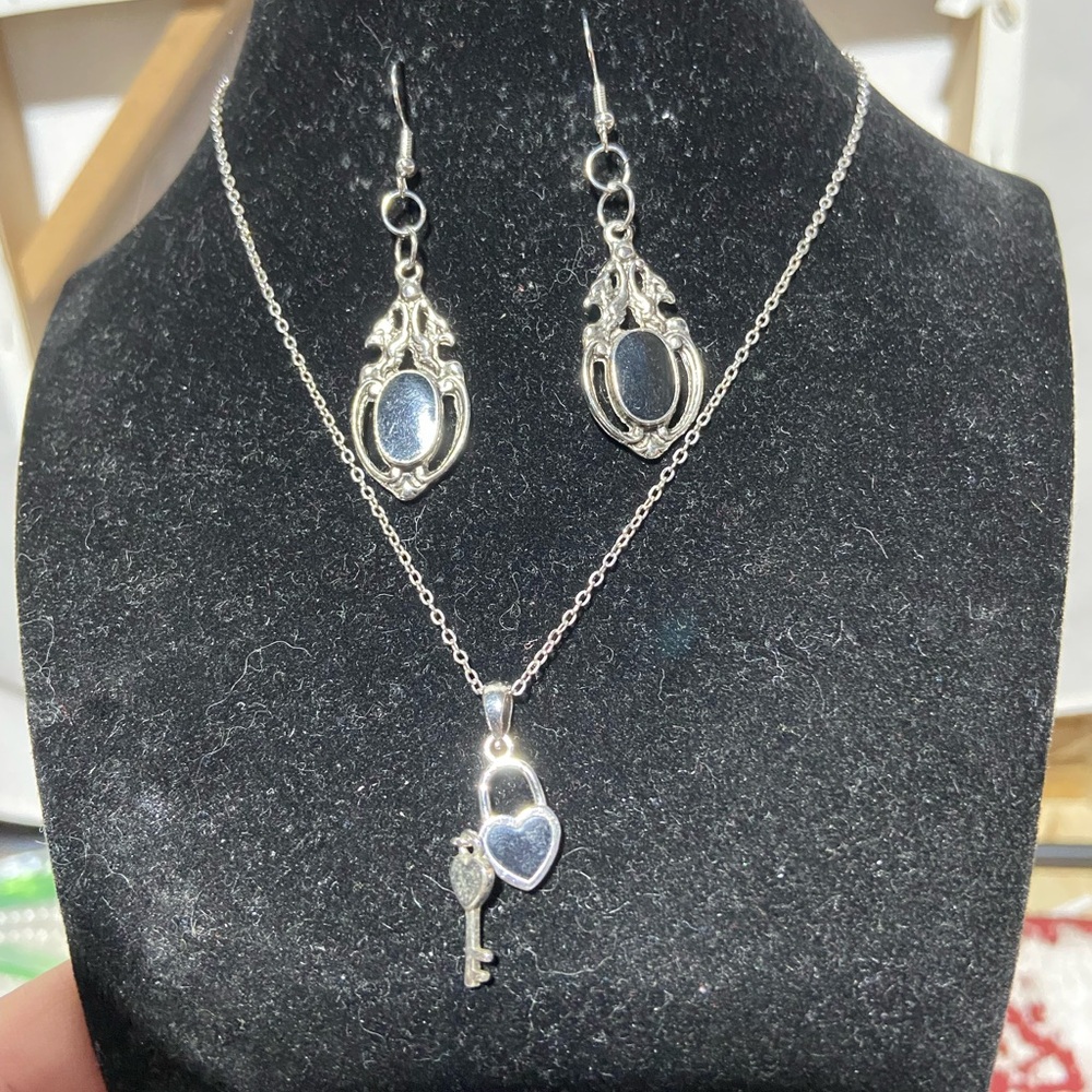 Black & Silver Tone Heart Charm With Key Pendant Necklace With Pierced Earrings